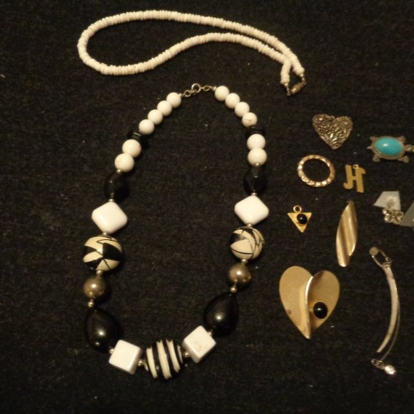 PUKA SHELLS ETHNIC NECK HEART PIN TURTLE PEND ETC LOT - Picture 5 of 5